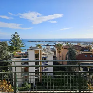 La Baia Nel Porto , Sanremo Italia