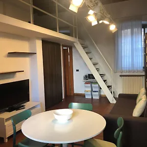 Sage House - Carozzi , Milano Italia